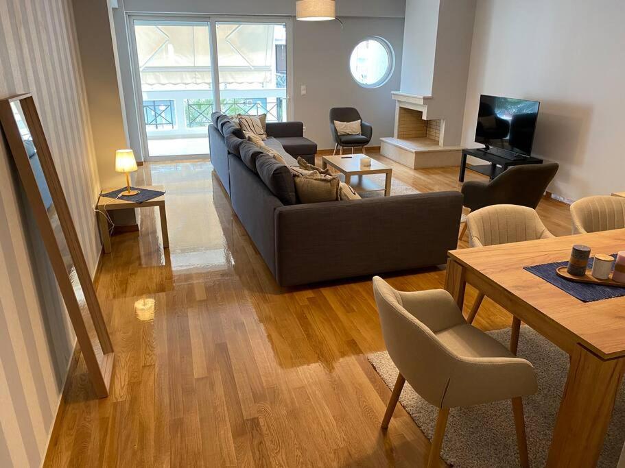 Classy 3Br With 2 Bathrooms Apartment In Marousi เอเธนส์ ภายนอก รูปภาพ
