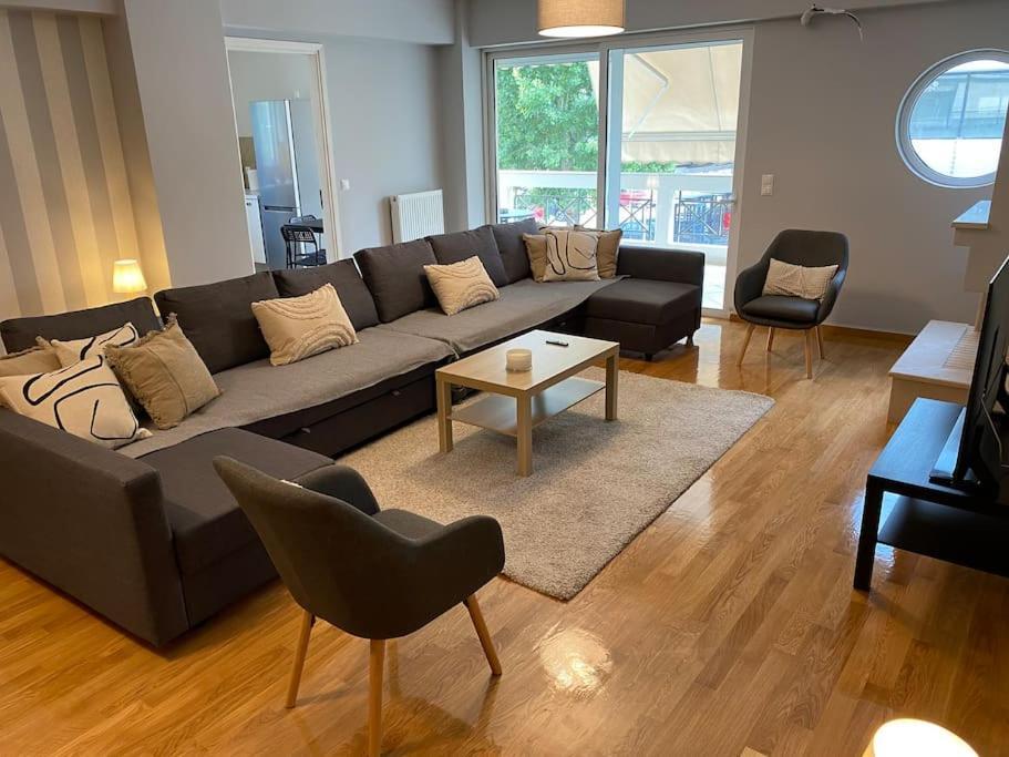 Classy 3Br With 2 Bathrooms Apartment In Marousi เอเธนส์ ภายนอก รูปภาพ