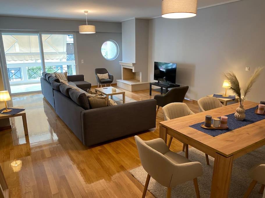 Classy 3Br With 2 Bathrooms Apartment In Marousi เอเธนส์ ภายนอก รูปภาพ
