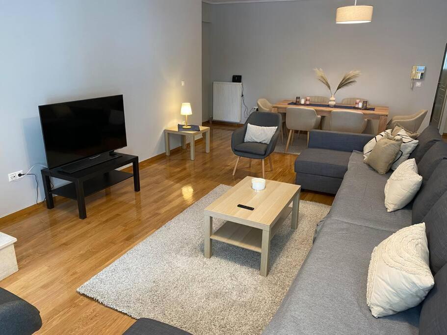 Classy 3Br With 2 Bathrooms Apartment In Marousi เอเธนส์ ภายนอก รูปภาพ