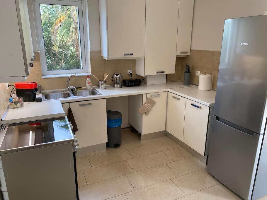 Classy 3Br With 2 Bathrooms Apartment In Marousi เอเธนส์ ภายนอก รูปภาพ