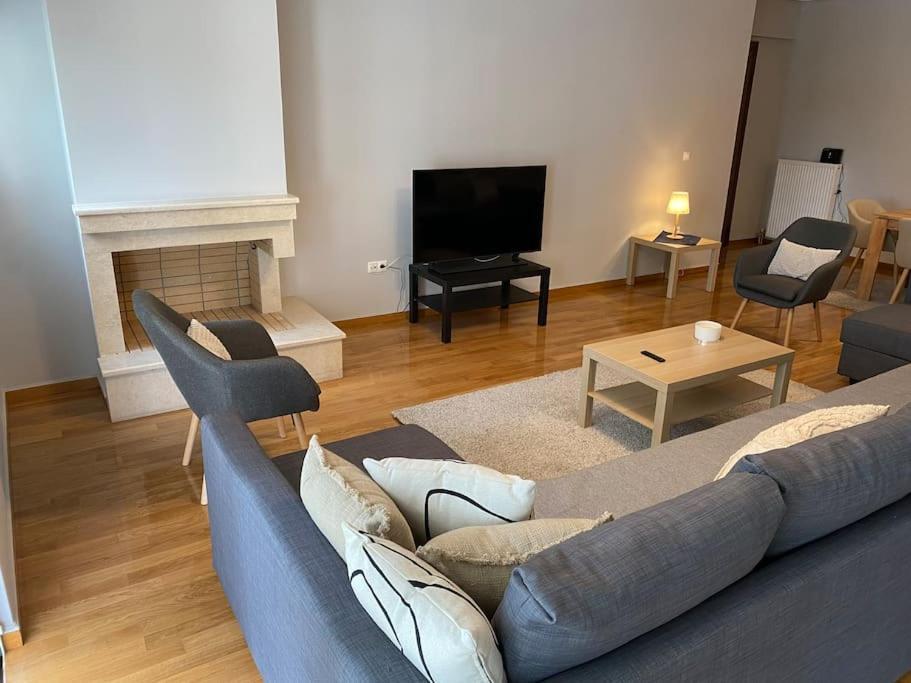 Classy 3Br With 2 Bathrooms Apartment In Marousi เอเธนส์ ภายนอก รูปภาพ