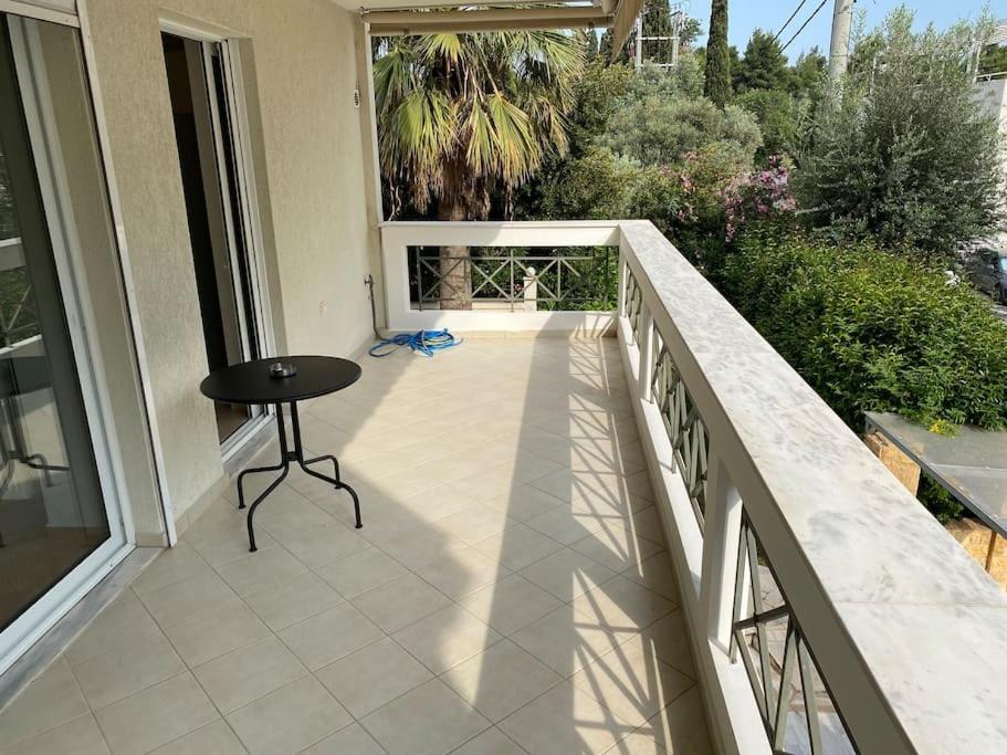 Classy 3Br With 2 Bathrooms Apartment In Marousi เอเธนส์ ภายนอก รูปภาพ