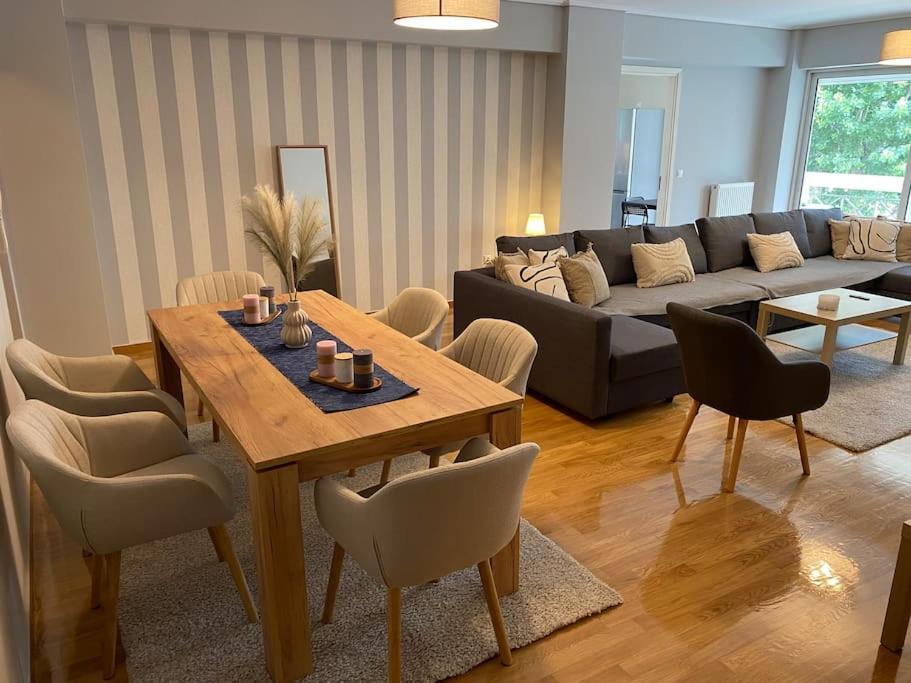 Classy 3Br With 2 Bathrooms Apartment In Marousi เอเธนส์ ภายนอก รูปภาพ