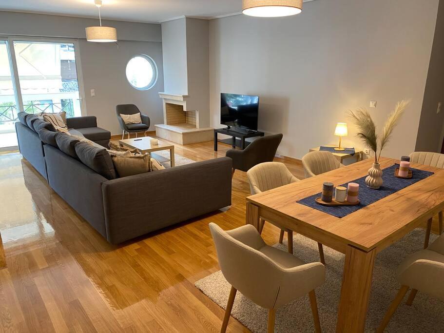 Classy 3Br With 2 Bathrooms Apartment In Marousi เอเธนส์ ภายนอก รูปภาพ