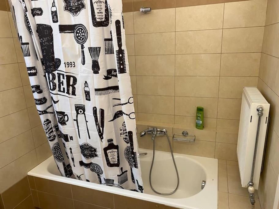 Classy 3Br With 2 Bathrooms Apartment In Marousi เอเธนส์ ภายนอก รูปภาพ