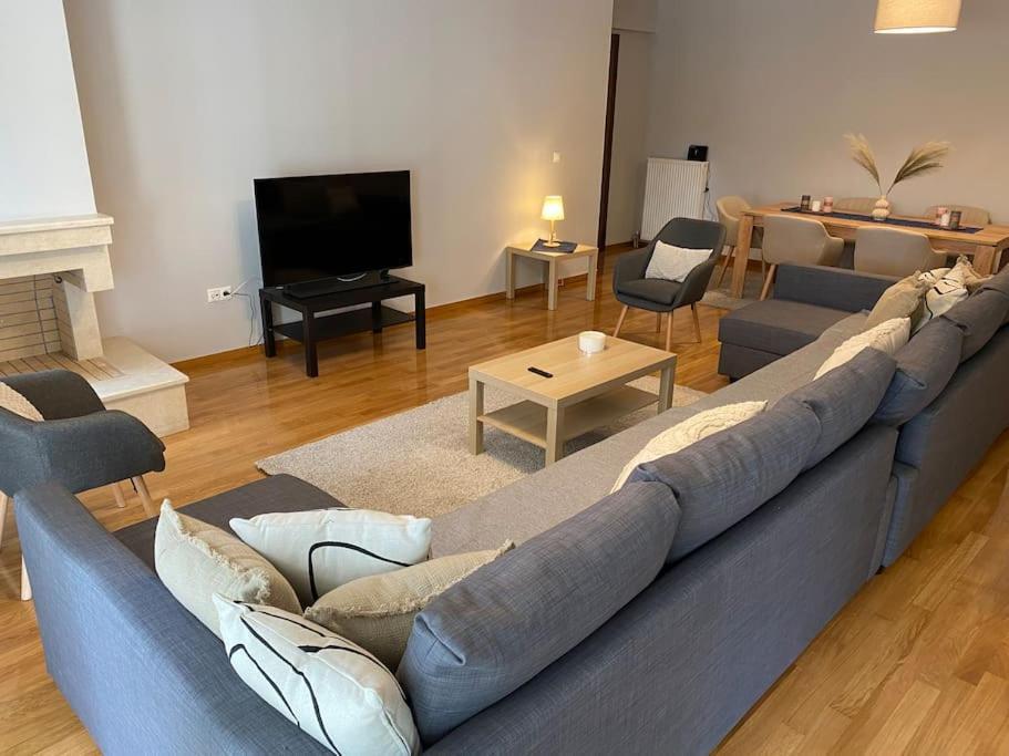 Classy 3Br With 2 Bathrooms Apartment In Marousi เอเธนส์ ภายนอก รูปภาพ