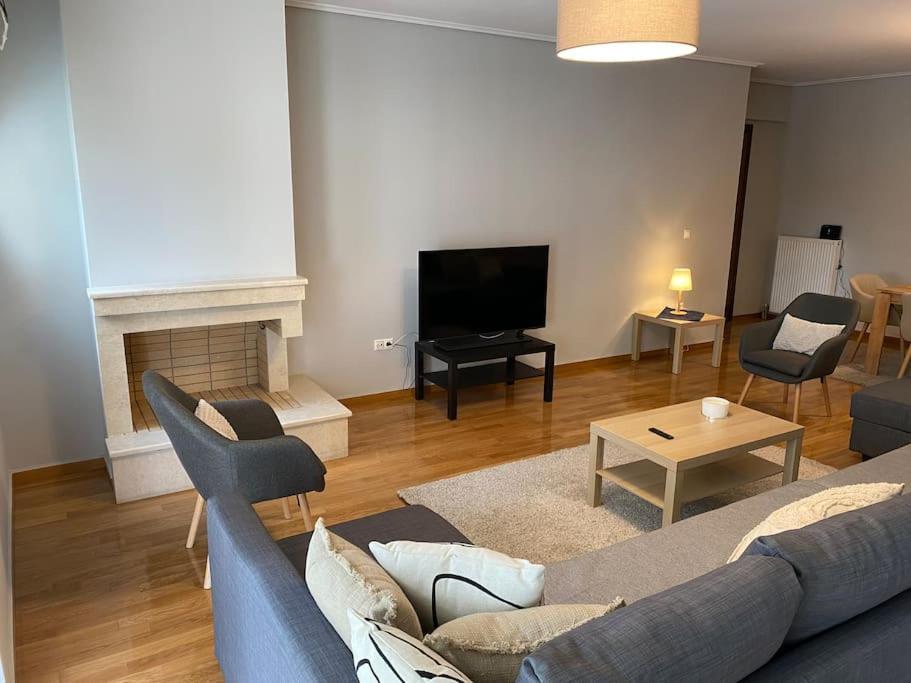 Classy 3Br With 2 Bathrooms Apartment In Marousi เอเธนส์ ภายนอก รูปภาพ