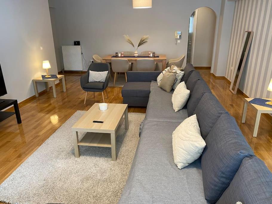 Classy 3Br With 2 Bathrooms Apartment In Marousi เอเธนส์ ภายนอก รูปภาพ